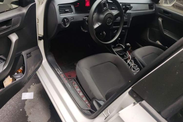 Used Volkswagen Santana 2015 1.6L Manual Fashion Edition Driver Seat