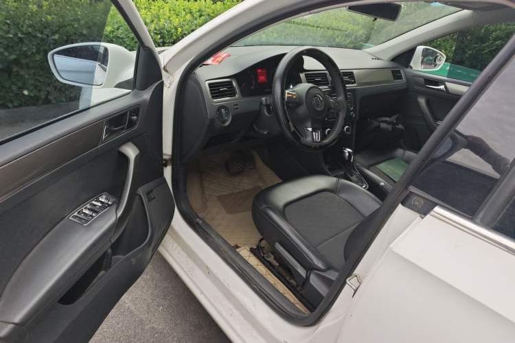 Used Volkswagen Santana 2015 1.6L Automatic Comfort Edition Driver Seat