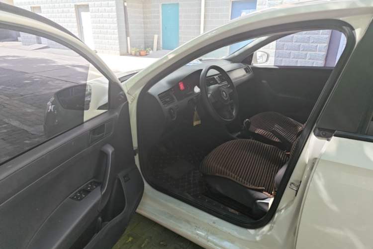 Used Volkswagen Santana 2015 1.4L Manual Fashion Edition Driver Seat