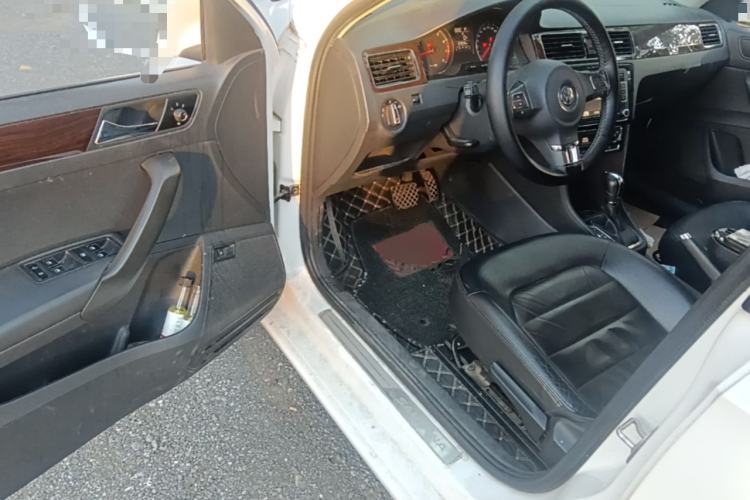 Used Volkswagen Santana 2015 1.6L Automatic Luxury Edition Driver Seat