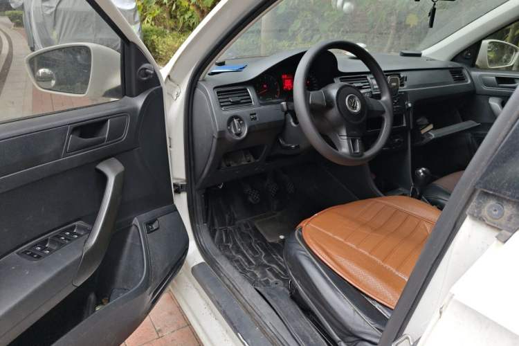 Used Volkswagen Santana 2015 1.6L Manual Fashion Edition Driver Seat