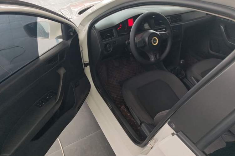 Used Volkswagen Santana 2015 1.6L Manual Fashion Edition Driver Seat