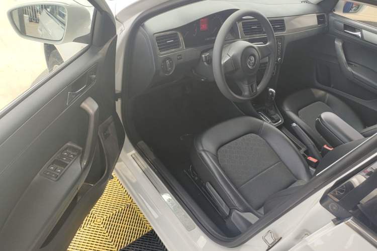 Used Volkswagen Santana 2015 1.6L Automatic Comfort Edition Driver Seat