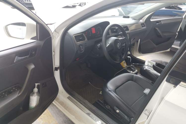 Used Volkswagen Santana 2015 1.6L Automatic Comfort Edition Driver Seat