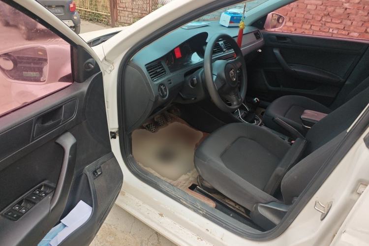 Used Volkswagen Santana 2015 1.6L Manual Fashion Edition Driver Seat