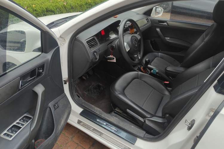 Used Volkswagen Santana 2015 1.6L Manual Comfort Edition Driver Seat