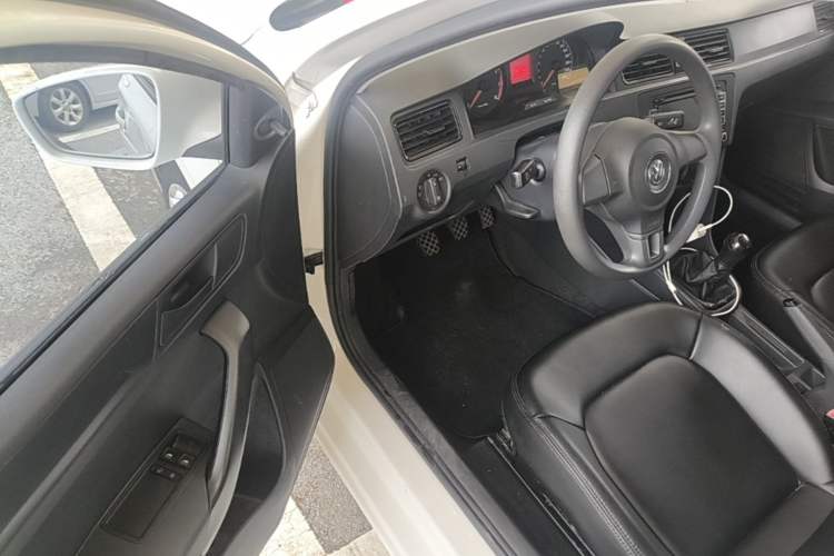 Used Volkswagen Santana 2015 1.6L Manual Fashion Edition Driver Seat