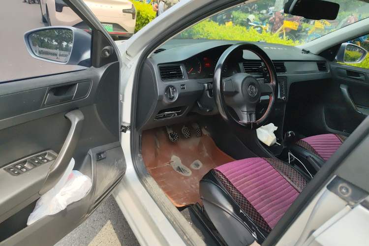 Used Volkswagen Santana 2015 1.6L Manual Fashion Edition Driver Seat