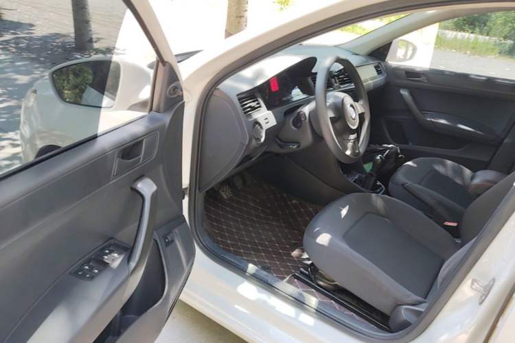 Used Volkswagen Santana 2015 1.6L Manual Fashion Edition Driver Seat