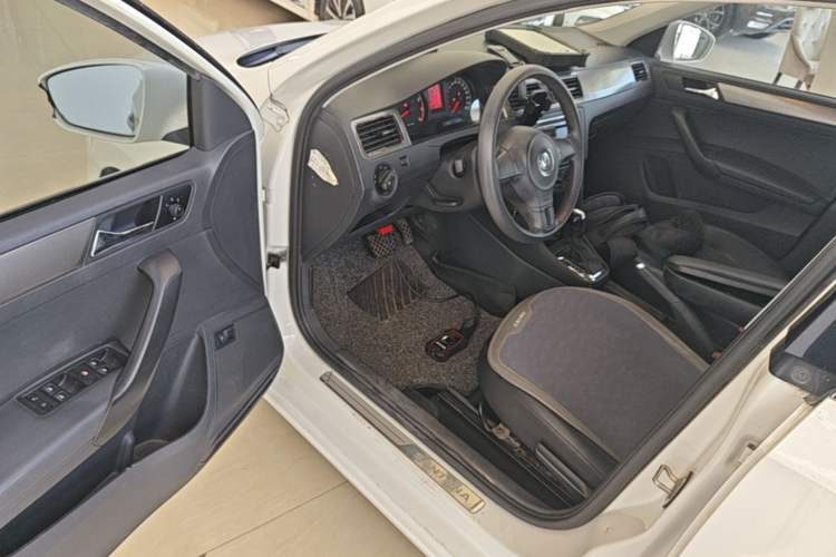 Used Volkswagen Santana 2015 1.6L Automatic Comfort Edition Driver Seat