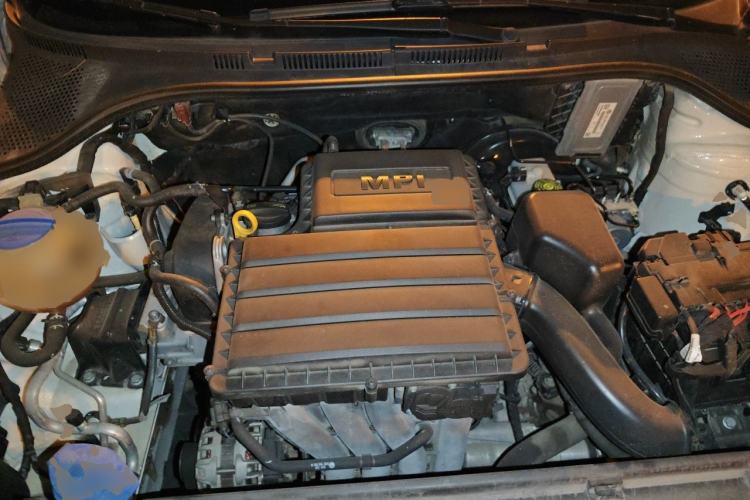 Used Volkswagen Santana 2015 1.6L Manual Comfort Edition Engine Bay