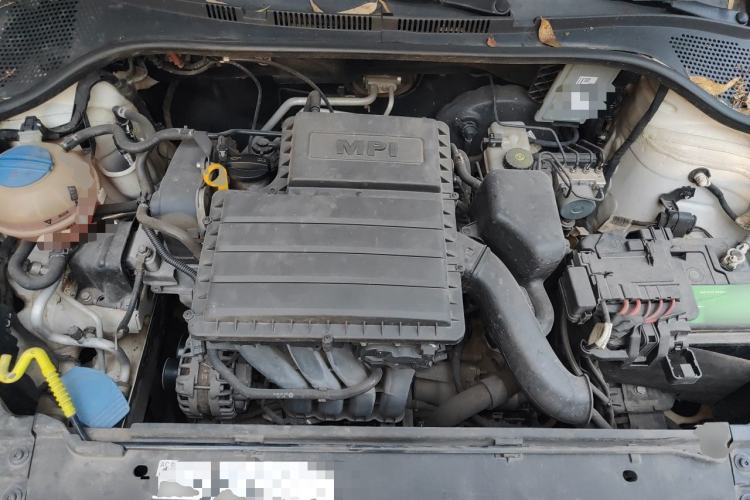 Used Volkswagen Santana 2015 1.6L Manual Comfort Edition Engine Bay