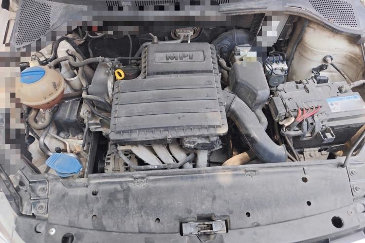 Used Volkswagen Santana 2015 1.6L Manual Fashion Edition Engine Bay