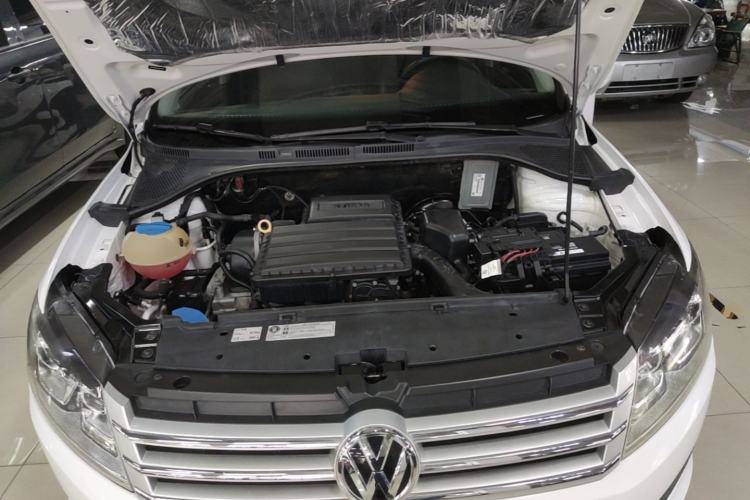 Used Volkswagen Santana 2015 1.6L Automatic Comfort Edition Engine Bay