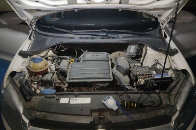Used Volkswagen Santana 2015 1.6L Manual Fashion Edition Engine Bay