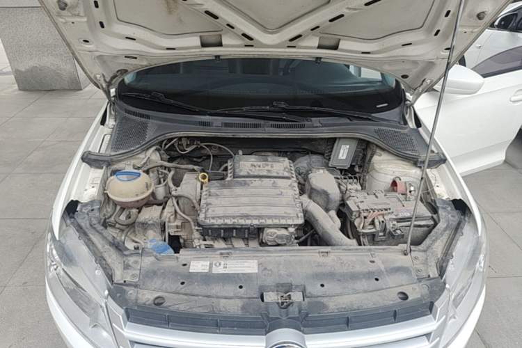 Used Volkswagen Santana 2015 1.4L Manual Fashion Edition Engine Bay