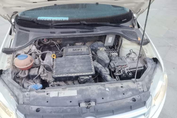 Used Volkswagen Santana 2015 1.6L Manual Fashion Edition Engine Bay