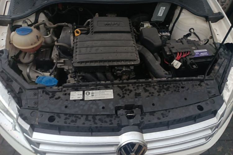 Used Volkswagen Santana 2015 1.6L Manual Fashion Edition Engine Bay