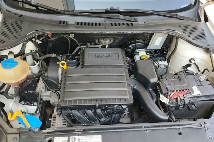 Used Volkswagen Santana 2015 1.6L Manual Comfort Edition Engine Bay