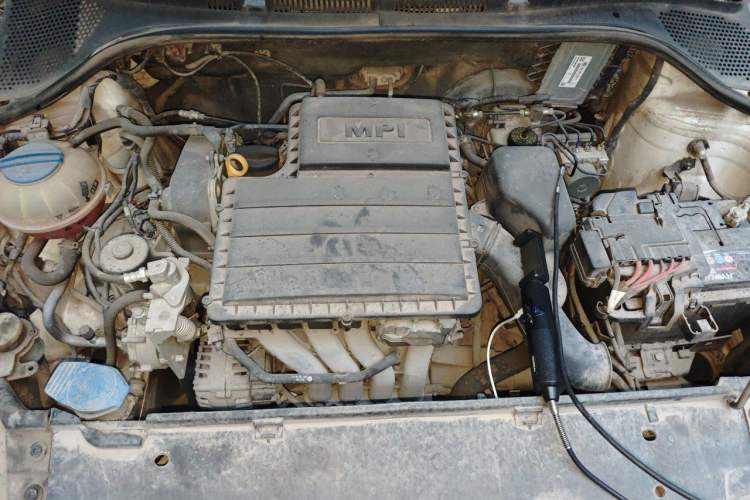 Used Volkswagen Santana 2015 1.6L Manual Fashion Edition Engine Bay