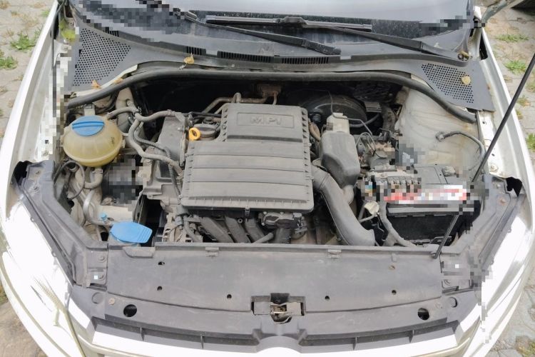 Used Volkswagen Santana 2015 1.6L Manual Fashion Edition Engine Bay