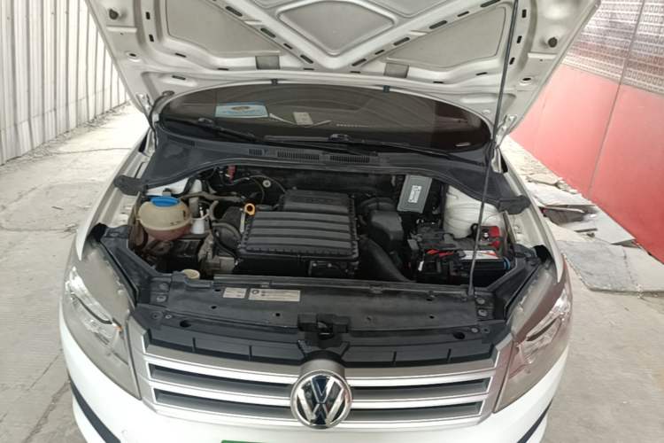 Used Volkswagen Santana 2015 1.4L Manual Fashion Edition Engine Bay