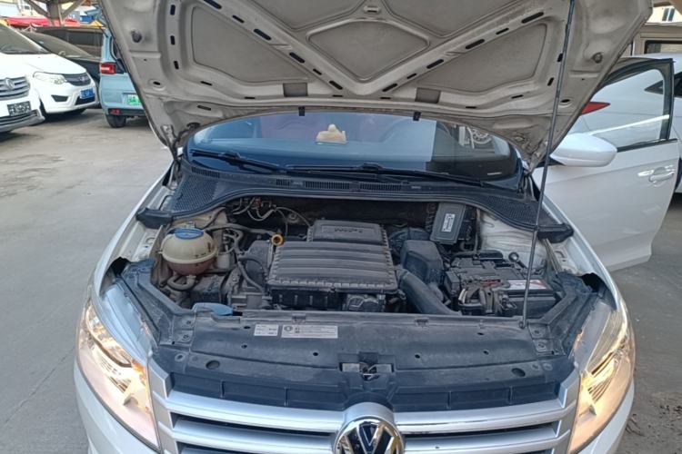 Used Volkswagen Santana 2015 1.6L Automatic Fashion Edition Engine Bay