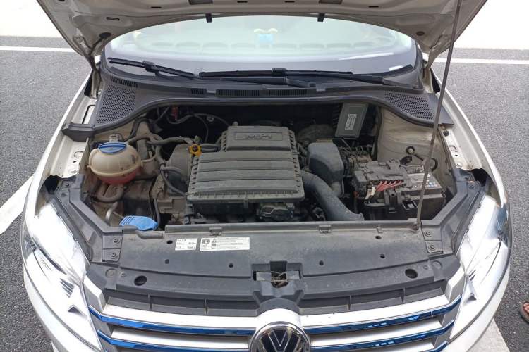 Used Volkswagen Santana 2015 HaoNa 1.6L Manual Fashion Edition Engine Bay