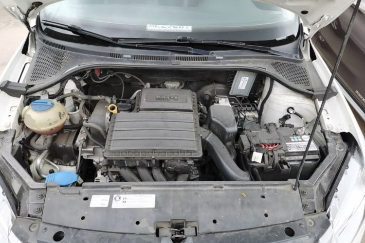 Used Volkswagen Santana 2015 1.6L Manual Comfort Edition Engine Bay