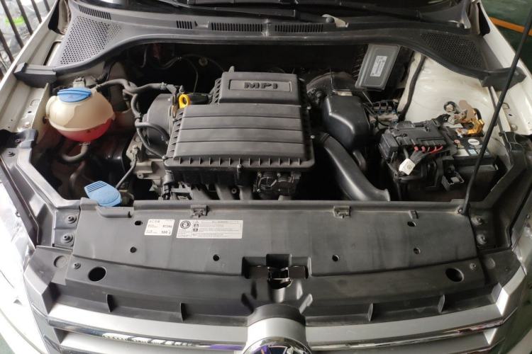 Used Volkswagen Santana 2015 1.6L Manual Comfort Edition Engine Bay