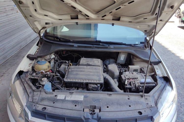 Used Volkswagen Santana 2015 1.6L Manual Comfort Edition Engine Bay