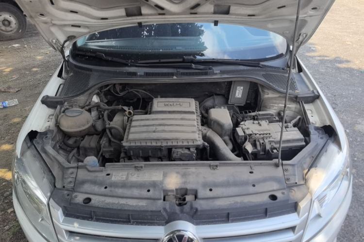 Used Volkswagen Santana 2015 1.6L Automatic Fashion Edition Engine Bay