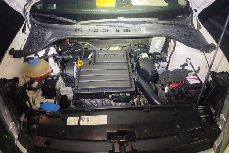 Used Volkswagen Santana 2015 1.6L Manual Comfort Edition Engine Bay