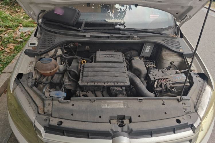 Used Volkswagen Santana 2015 1.4L Manual Fashion Edition Engine Bay