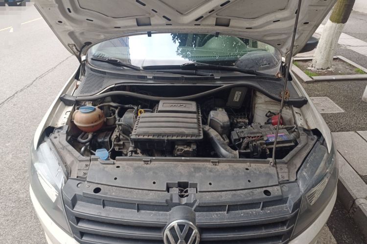 Used Volkswagen Santana 2015 1.6L Manual Fashion Edition Engine Bay