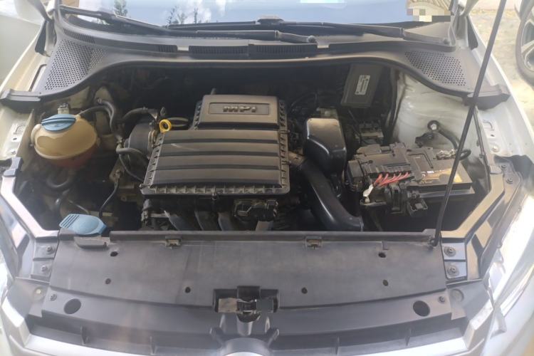 Used Volkswagen Santana 2015 1.6L Manual Fashion Edition Engine Bay