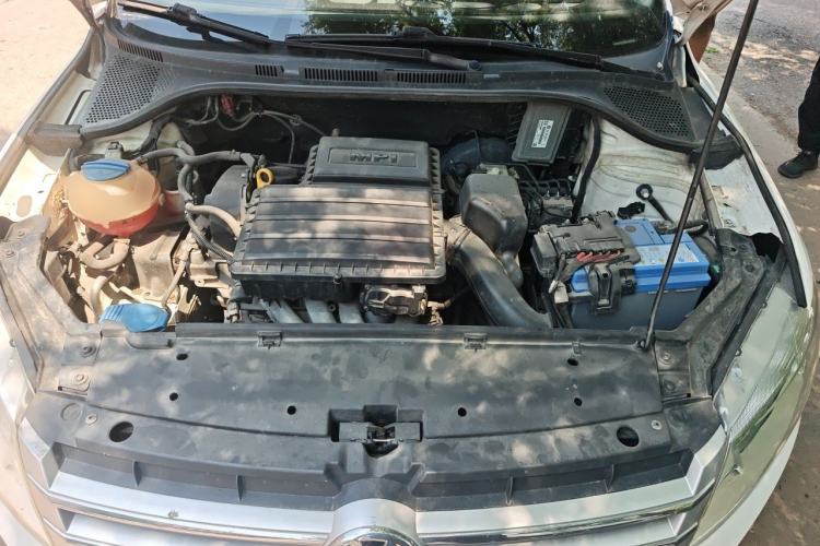 Used Volkswagen Santana 2015 1.6L Manual Comfort Edition Engine Bay