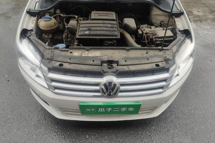 Used Volkswagen Santana 2015 1.6L Manual Comfort Edition Engine Bay