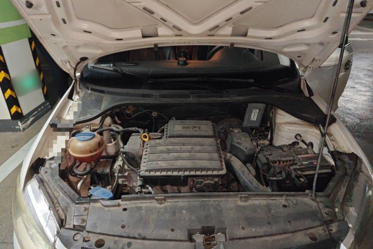 Used Volkswagen Santana 2015 1.6L Manual Comfort Edition Engine Bay