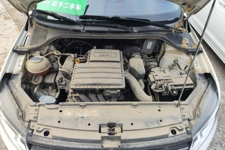 Used Volkswagen Santana 2015 HaoNa 1.6L Manual Fashion Edition Engine Bay