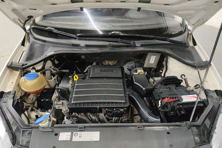 Used Volkswagen Santana 2015 1.6L Automatic Fashion Edition Engine Bay