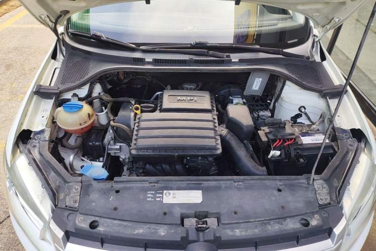Used Volkswagen Santana 2015 1.4L Manual Fashion Edition Engine Bay