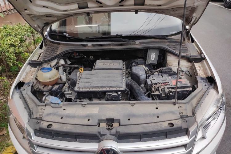 Used Volkswagen Santana 2015 1.6L Automatic Fashion Edition Engine Bay