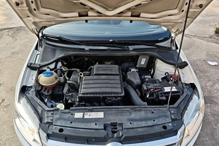 Used Volkswagen Santana 2015 1.4L Manual Fashion Edition Engine Bay