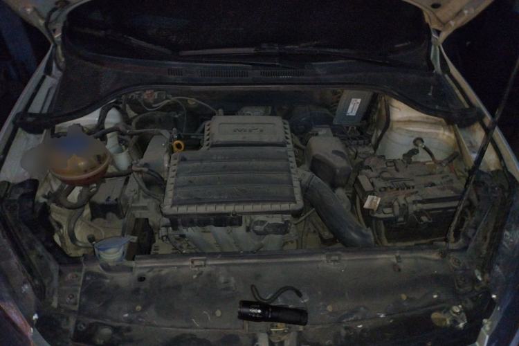 Used Volkswagen Santana 2015 1.6L Manual Fashion Edition Engine Bay
