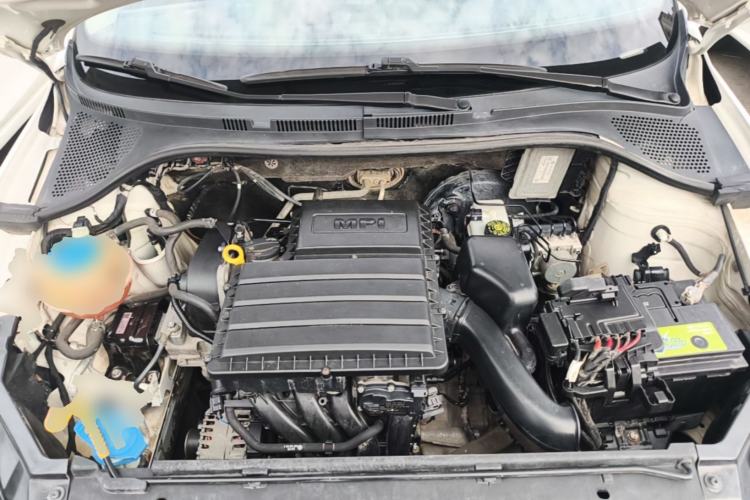 Used Volkswagen Santana 2015 1.6L Manual Comfort Edition Engine Bay