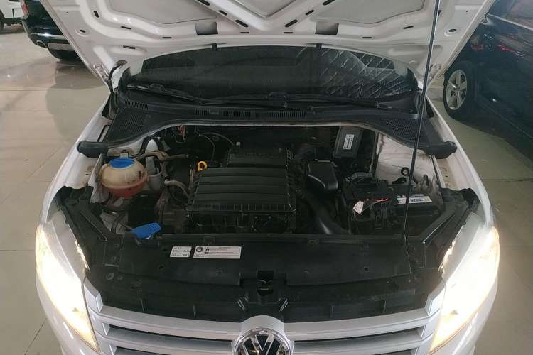 Used Volkswagen Santana 2015 1.4L Manual Fashion Edition Engine Bay