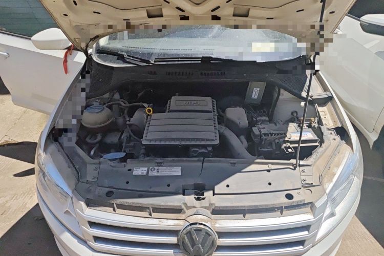 Used Volkswagen Santana 2015 1.6L Manual Fashion Edition Engine Bay