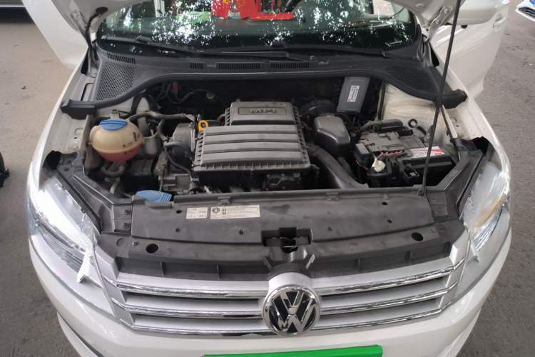 Used Volkswagen Santana 2015 1.6L Automatic Comfort Edition Engine Bay