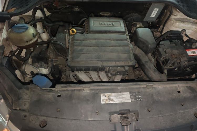 Used Volkswagen Santana 2015 1.6L Automatic Fashion Edition Engine Bay